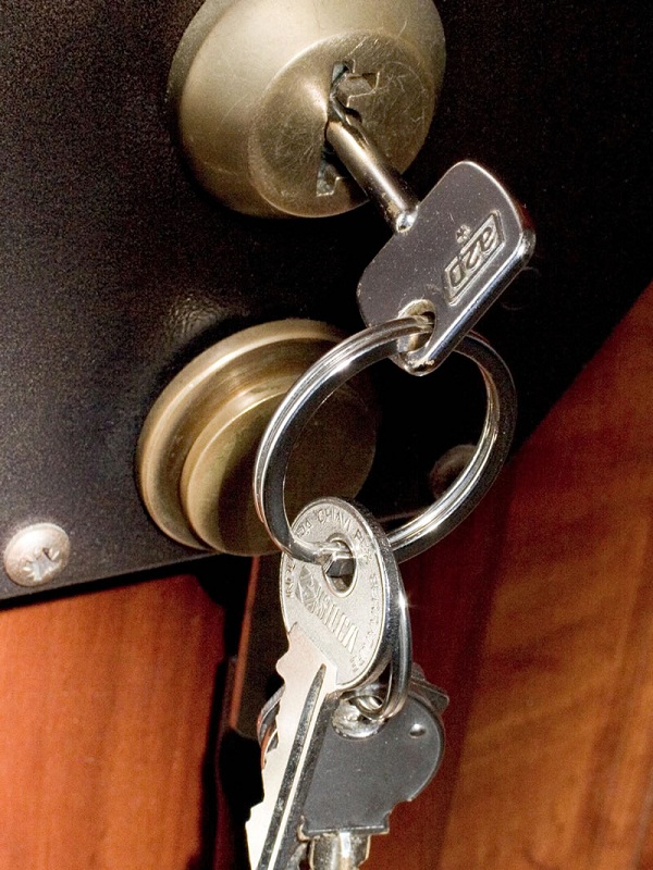 Locksmith service Queens 718-663-3413 Locksmith Queens NY offers 24 hour lock change ,home and car lockout, automotive lost car key locksmith , emergency lock repair and all general lock and door and high security locks services throughout the Queens NY areas 